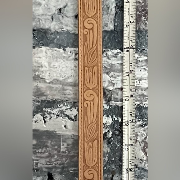 Beautiful leather embossed belt with silver detailed buckle. Excellent condition - Picture 6 of 6